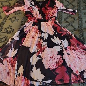 Kate and Lily Floral V-Neck Dress 6P